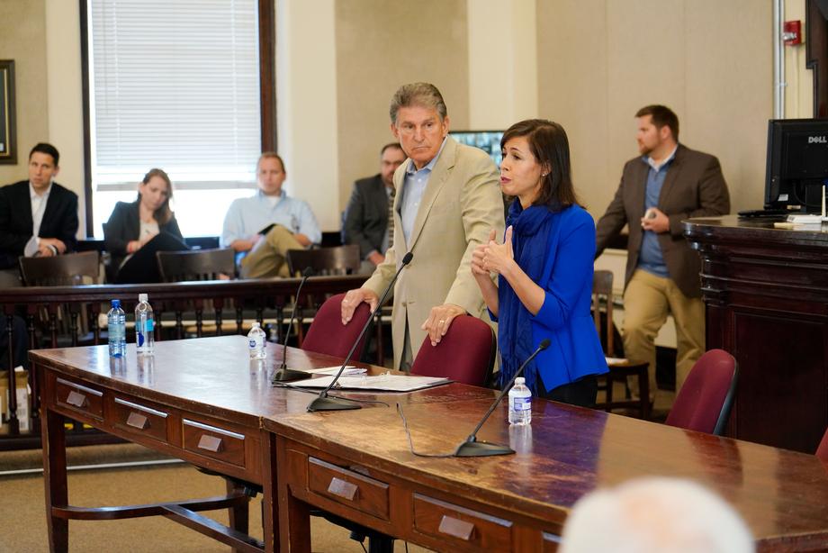 Sen. Manchin and FCC Commissioner Jessica Rosenworcel host a Broadband Mobile Connectivity town hall in the Hampshire County Courthouse.