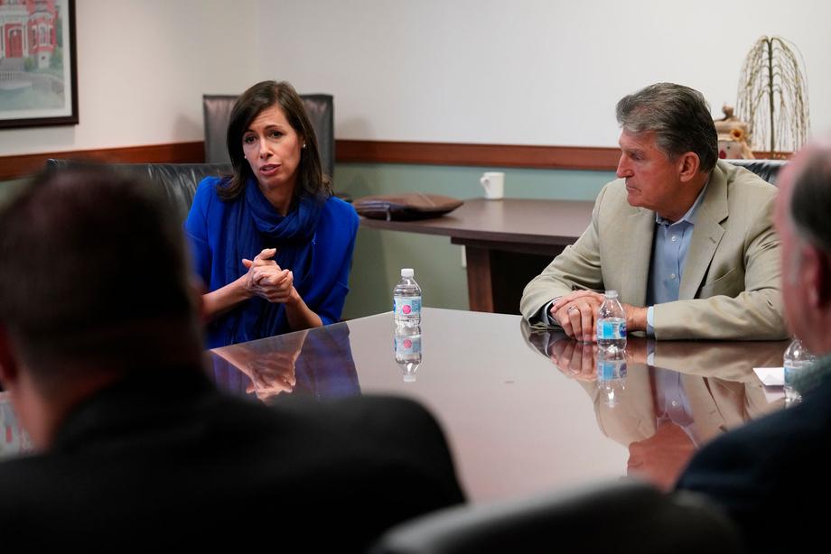 Sen. Manchin and FCC Commissioner Jessica Rosenworcel participate in a Connecting Communities roundtable meeting at Stonewall Jackson Hospital.